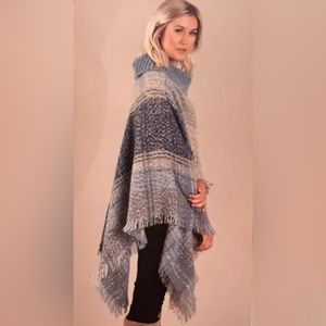 NWT SIMPLY NOELLE KNITTED SHAWL